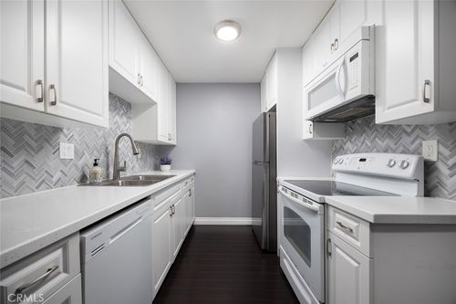 11-1000 Macarthur Pl, Santa Ana, CA, 92707-6737 | Card Image