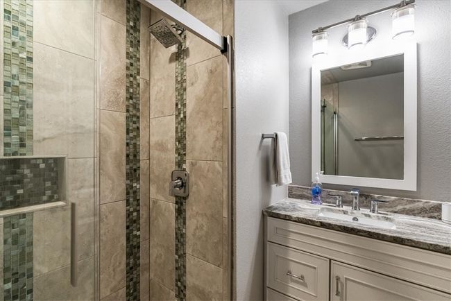 Upstairs bathroom | Image 20