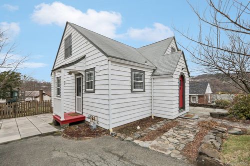 4 Hall Ave, Nyack, NY, 10960-2905 | Card Image