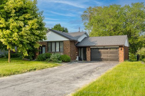 17 Kinsley St, Nobleton, ON, L0G1N0 | Card Image