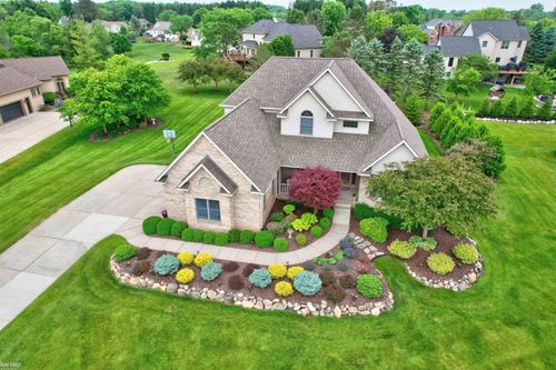 9466 Shyre Cir, Davison, MI, 48423-8625 | Card Image
