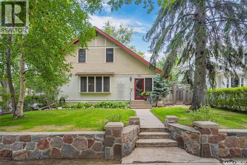 630 8th Ave N, Saskatoon, SK, S7K2W8 | Card Image