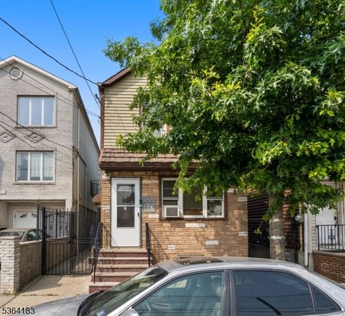 97 Saint Charles St, Newark, NJ, 07105-5034 | Card Image