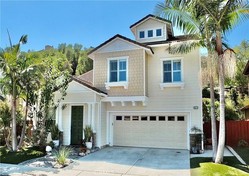 2471 Amelia Ct, Signal Hill, CA, 90755-4061 | Card Image