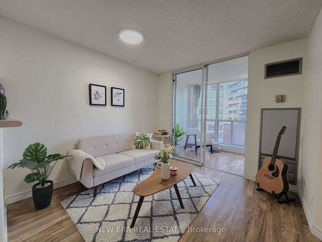 1109 - 24 Wellesley St W, Condo with 1 bedrooms, 1 bathrooms and null parking in Toronto ON | Image 3