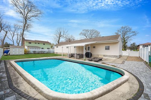 808 Windmill Ave, West Babylon, NY, 11704-4413 | Card Image