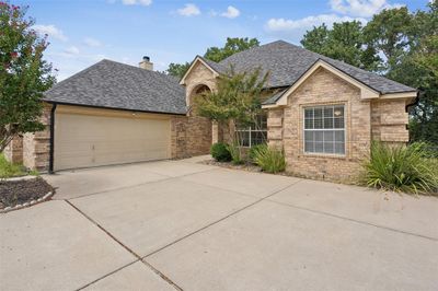 2029 Country Brook Drive, House other with 3 bedrooms, 2 bathrooms and null parking in Weatherford TX | Image 2