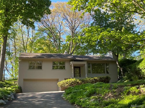 46151 Bloomcrest Dr, Northville Township, MI, 48167-1707 | Card Image