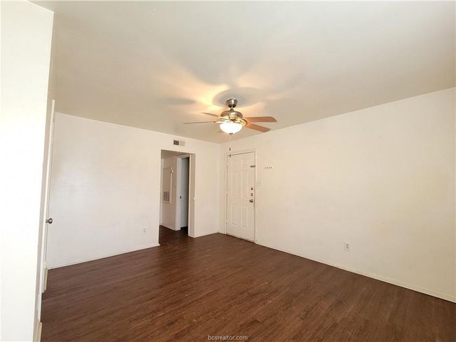 Living Room | Image 28
