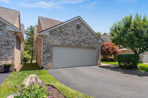 45317 Stonehedge Dr, Plymouth, MI, 48170-3992 | Card Image