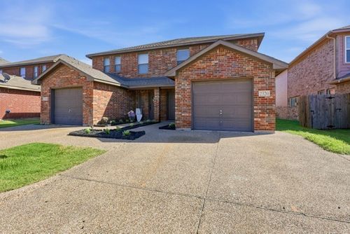 2320 Bloomfield Dr, Arlington, TX, 76012-3678 | Card Image