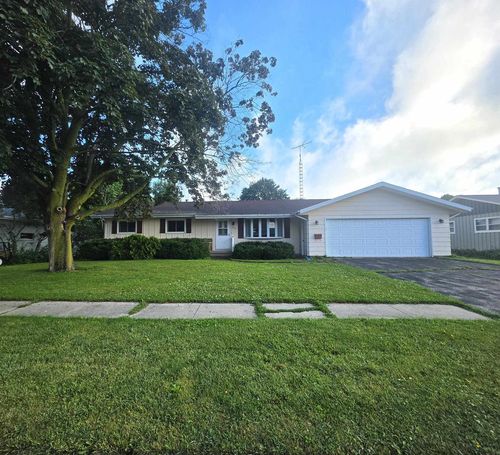 904 Pleasant Ave, Waupun, WI, 53963-1619 | Card Image