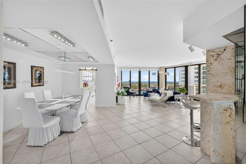 608-20281 E Country Club Dr, Aventura, FL, 33180-3025 | Card Image