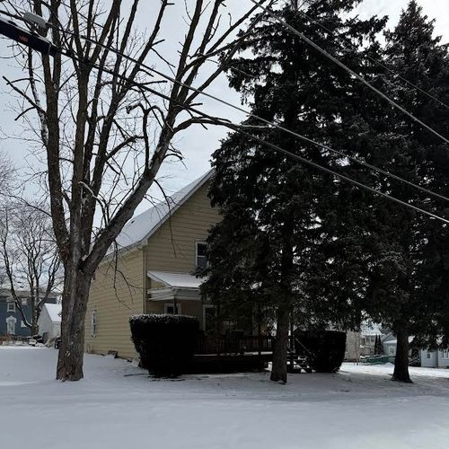 201 Lincoln St, Harvard, IL, 60033-3141 | Card Image