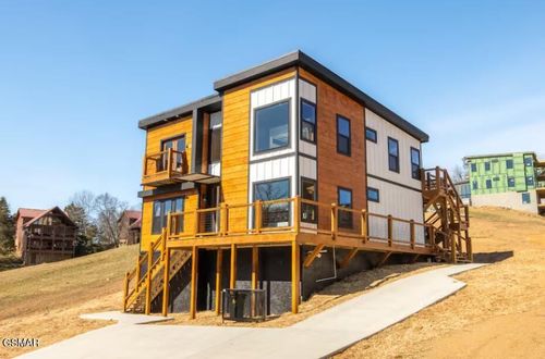 717 Bullwinkle Way, Sevierville, TN, 37862 | Card Image