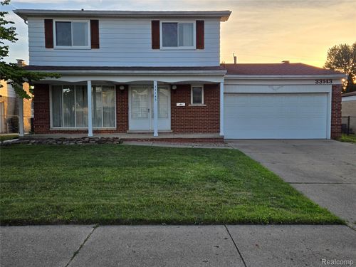 33143 Twickingham Dr, Sterling Heights, MI, 48310-6429 | Card Image
