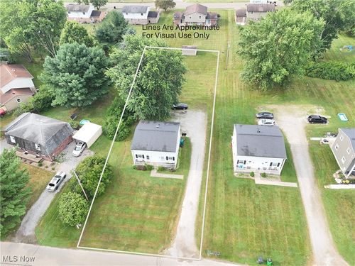 412 Beechwood St, Louisville, OH, 44641-8977 | Card Image