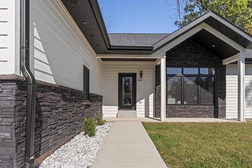 383 Oakbrook Dr, Wisconsin Dells, WI, 53965-9020 | Card Image