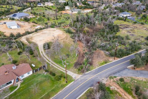 10096 Victoria Dr, Redding, CA, 96001-9408 | Card Image