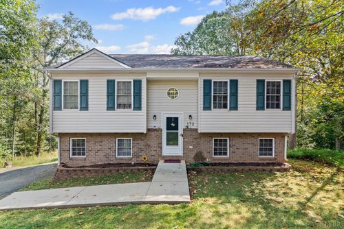 172 Cedar Ridge Dr, Madison Heights, VA, 24572-4655 | Card Image