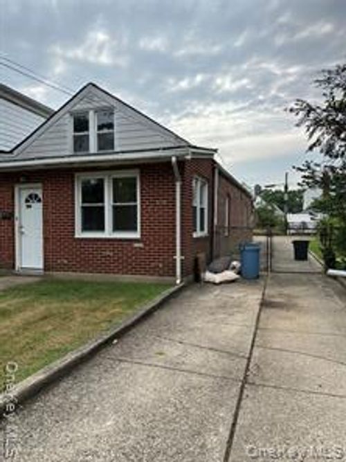 86-46 Range St, Queens Village, NY, 11427-2722 | Card Image