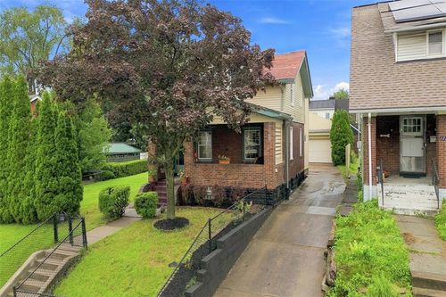 1221 Pocono St, Swissvale, PA, 15218-1111 | Card Image