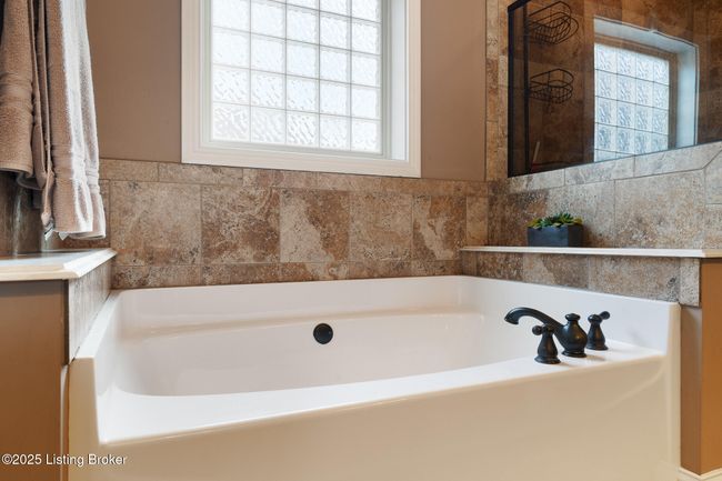 905 Fossil Creek Cir, House other with 4 bedrooms, 3 bathrooms and null parking in Louisville KY | Image 32