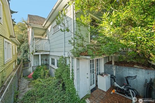 341 Ne 51st St, Seattle, WA, 98105-3705 | Card Image