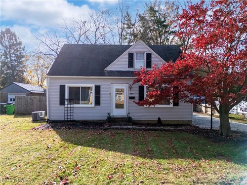 585 Kieffer St, Wooster, OH, 44691-2413 | Card Image