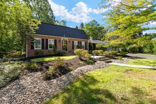 4 Johnson Dr, New Providence, NJ, 07974-2146 | Card Image