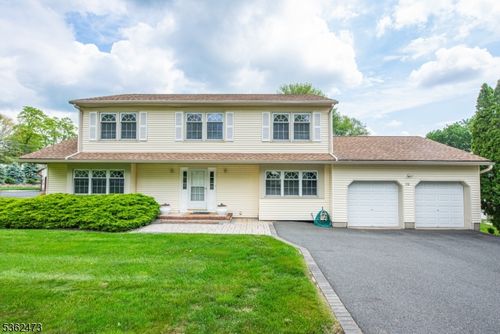 150 Righter Rd, Succasunna, NJ, 07876-1633 | Card Image