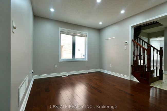 UPPER - 18 Caliper Rd, House attached with 4 bedrooms, 3 bathrooms and 2 parking in Brampton ON | Image 10