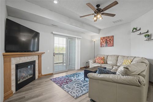 114-250 Cimarron Dr, Hiawatha, IA, 52233-1462 | Card Image