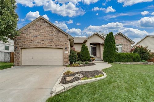 2622 N Fieldstone St, Andover, KS, 67002-7564 | Card Image