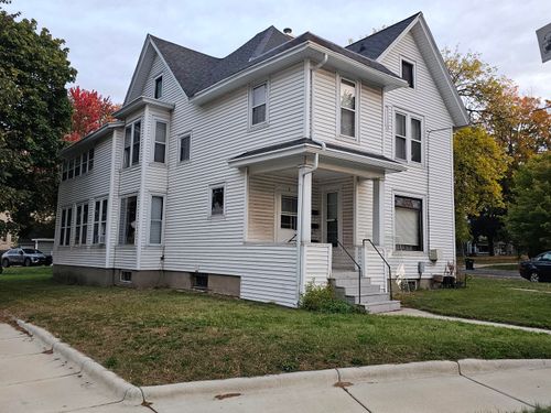 11 S 4th St E, Fort Atkinson, WI, 53538-2259 | Card Image