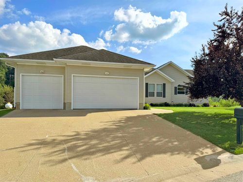 370 Knolls St, Lansing, IA, 52151-9622 | Card Image