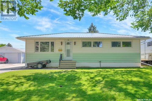 1249 Albert St, Moose Jaw, SK, S6H2Y5 | Card Image