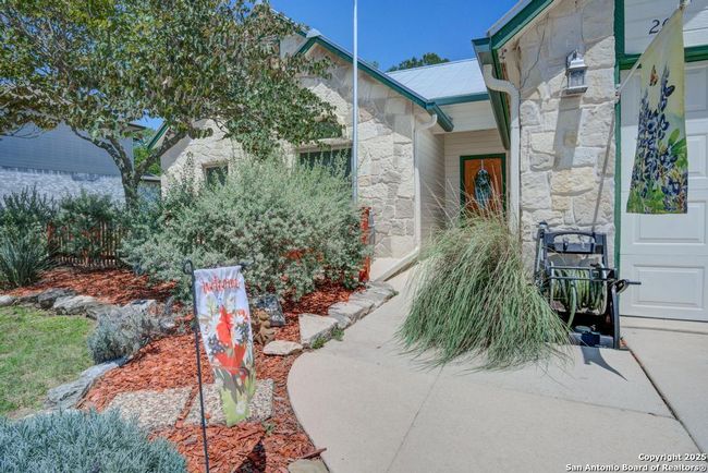 201 Cibolo Crossing Dr, House other with 3 bedrooms, 2 bathrooms and null parking in Boerne TX | Image 4