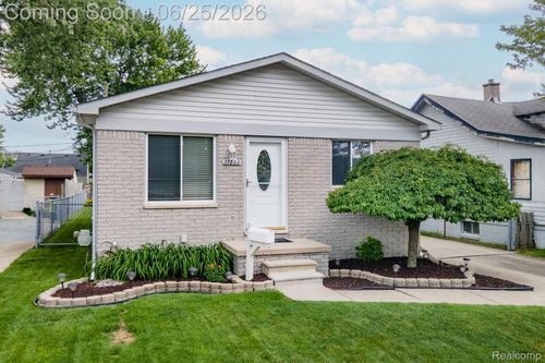 27860 Kaufman St, Roseville, MI, 48066-3011 | Card Image