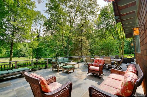 16 Old Post Rd, Mount Kisco, NY, 10549-4825 | Card Image