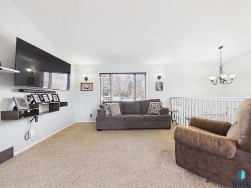 213 W Spruce St, Brandon, SD, 57005-1944 | Card Image