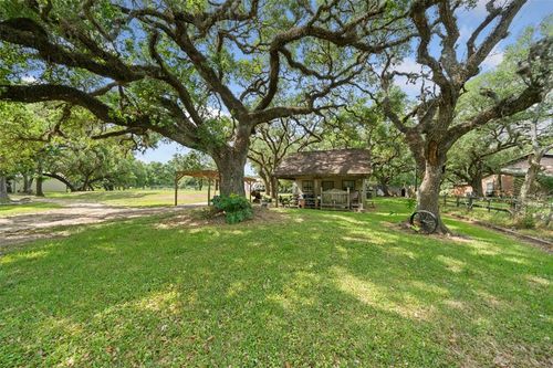52 Sandy Creek Dr, Van Vleck, TX, 77482-6400 | Card Image