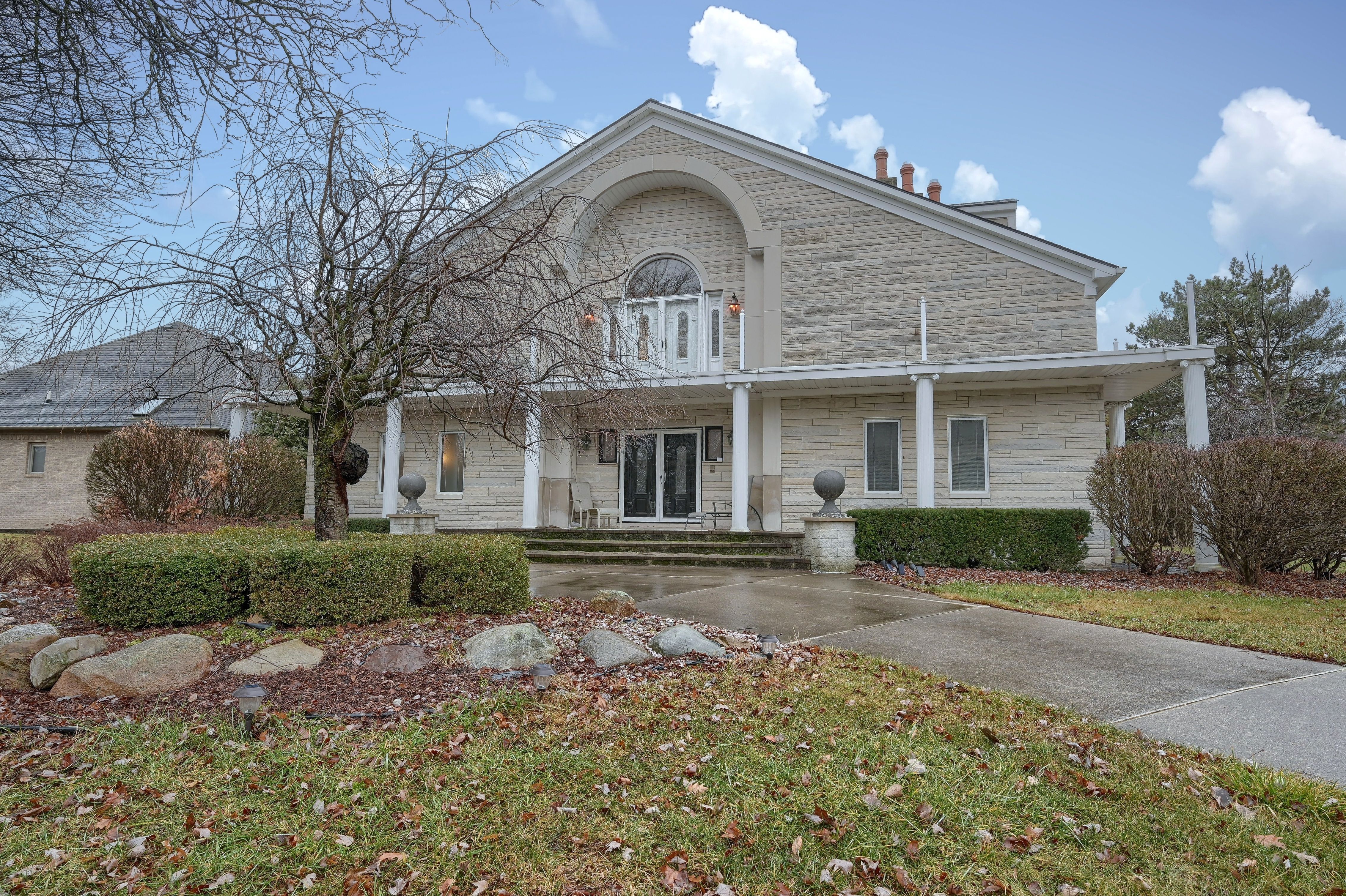 Camellia Ln, Clinton Township, MI 48036