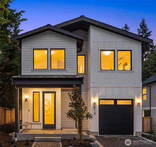 815 18th Ave W, Kirkland, WA, 98033-4817 | Card Image