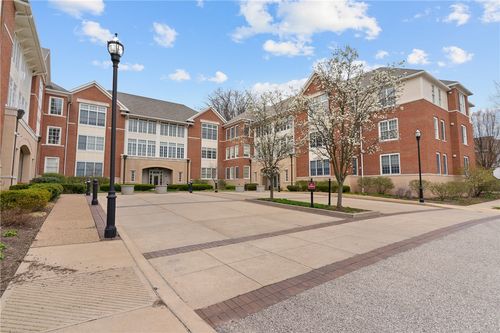 1h-1240 Crescent Pl, Squirrel Hill, PA, 15217-2697 | Card Image