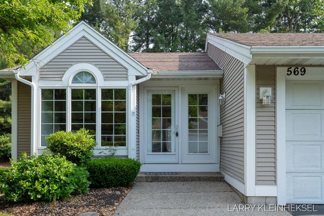 569 Appletree Dr, Condo with 3 bedrooms, 2 bathrooms and null parking in Holland MI | Image 4