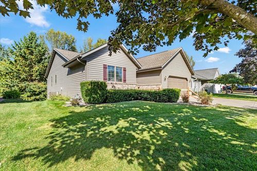 2028 Cardinal Dr, West Bend, WI, 53090-1043 | Card Image