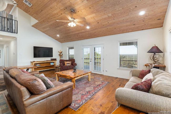 546 Beulah Pl, House other with 3 bedrooms, 3 bathrooms and null parking in Utopia TX | Image 16
