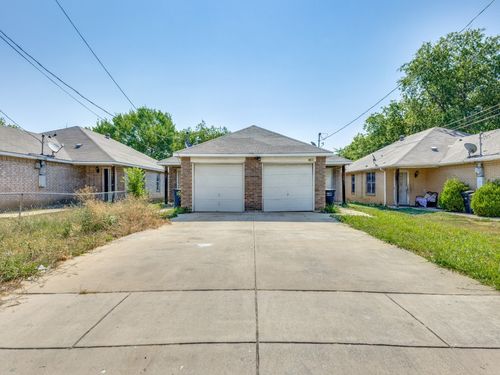2111 R W Bivens Ln, Fort Worth, TX, 76105-2537 | Card Image