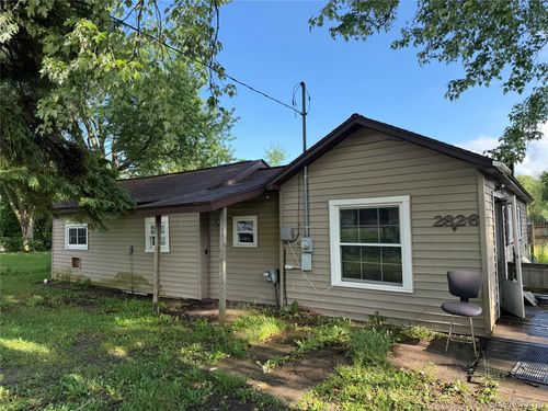 2826 Ohio St, Saginaw, MI, 48601-7049 | Card Image